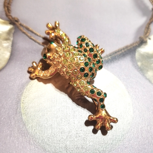 Vintage Monet Crystal Frog Brooch - Picture 2 of 7